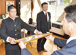 福島東を県高野連が表彰　「21世紀枠」候補推薦校で